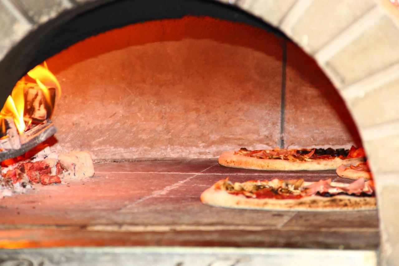 Han Pizza&Pasta Domnesti  Kültér fotó