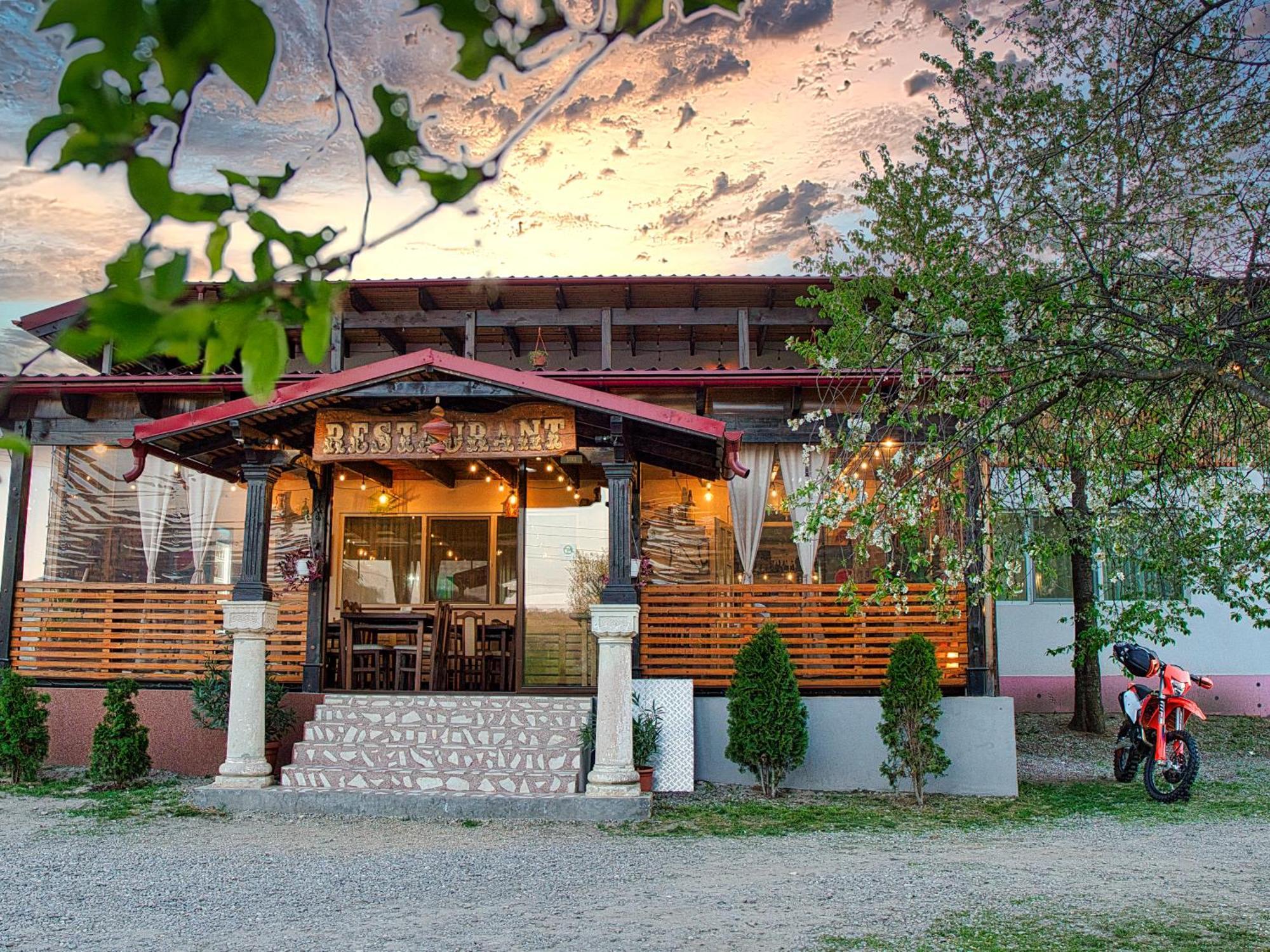 Han Pizza&Pasta Domnesti  Kültér fotó